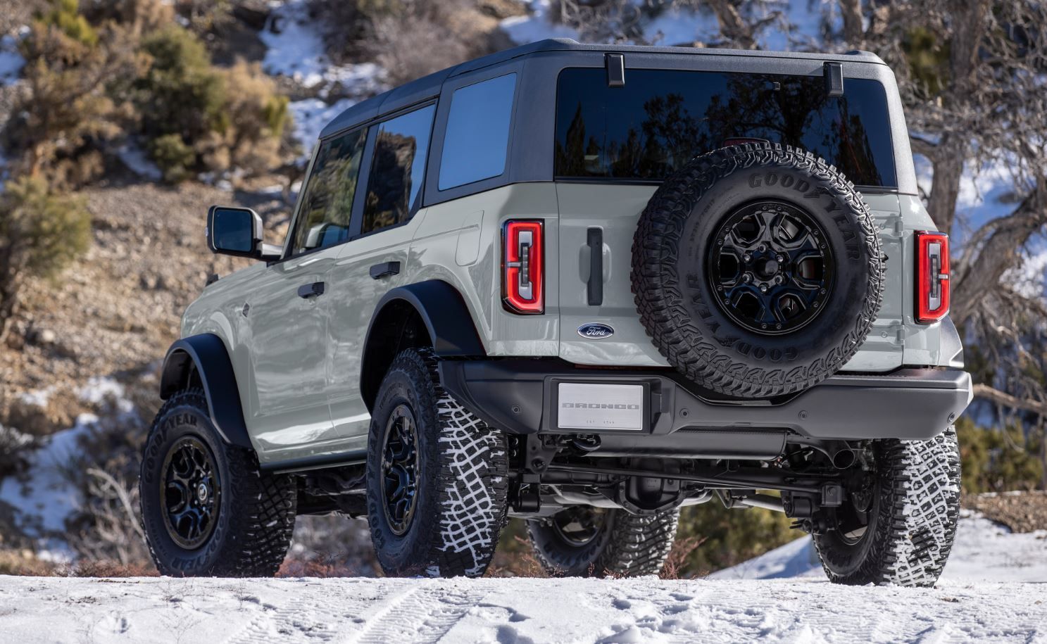 Reinstalación del panel trasero del techo