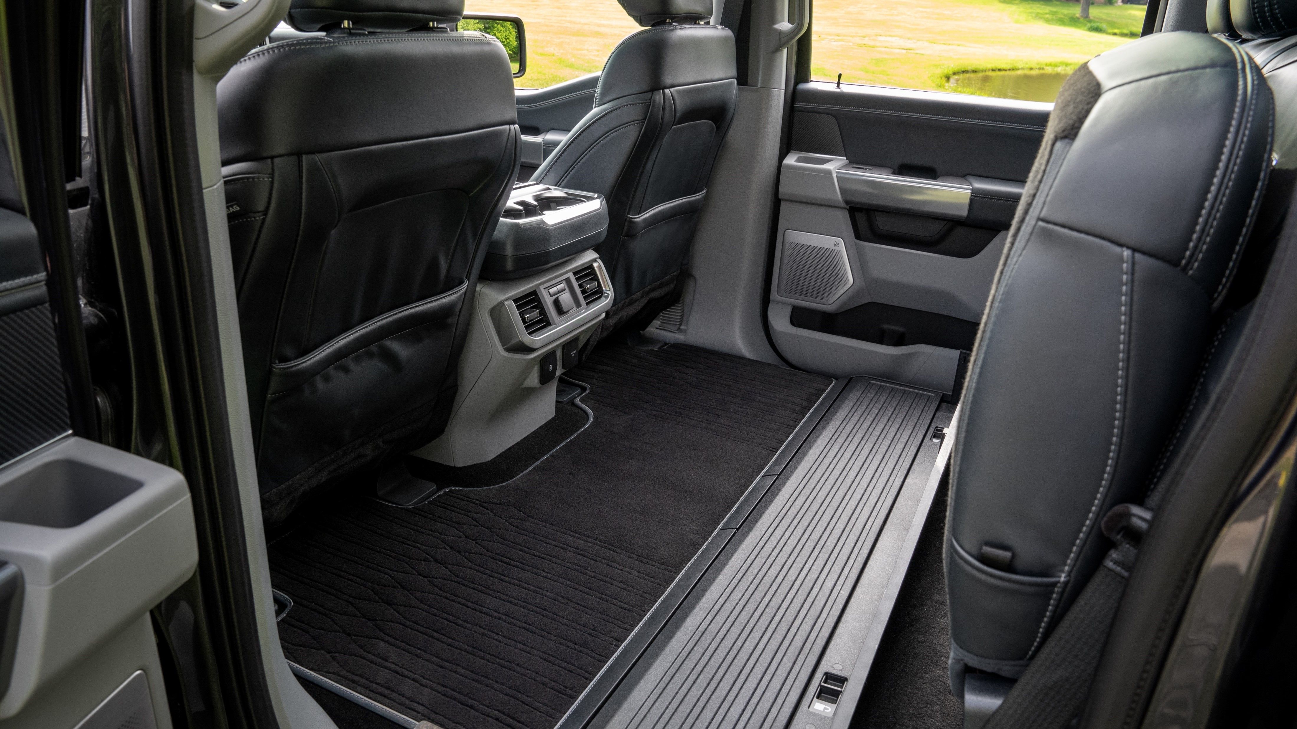 Asiento trasero (calefaccionado y rebatible)