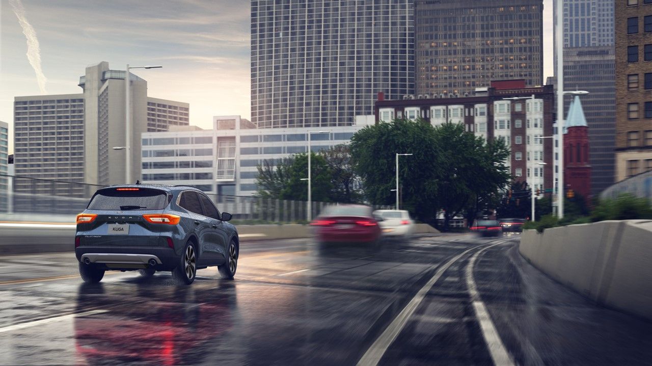 Faros delanteros y traseros 100% con tecnología LED