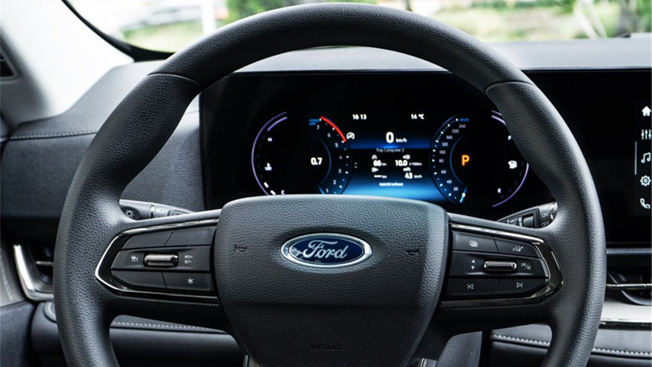 Tablero de instrumentos con pantalla de 7" configurable